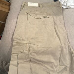 Men’s American Eagle longer length cargo shorts
